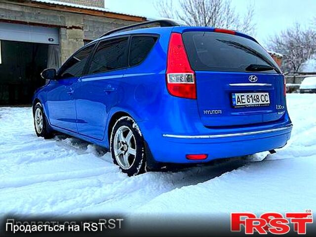 Синий Хендай i30, объемом двигателя 2 л и пробегом 260 тыс. км за 7000 $, фото 2 на Automoto.ua
