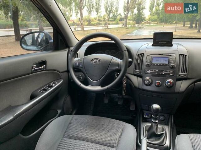 Синий Хендай i30, объемом двигателя 1.59 л и пробегом 230 тыс. км за 5800 $, фото 22 на Automoto.ua