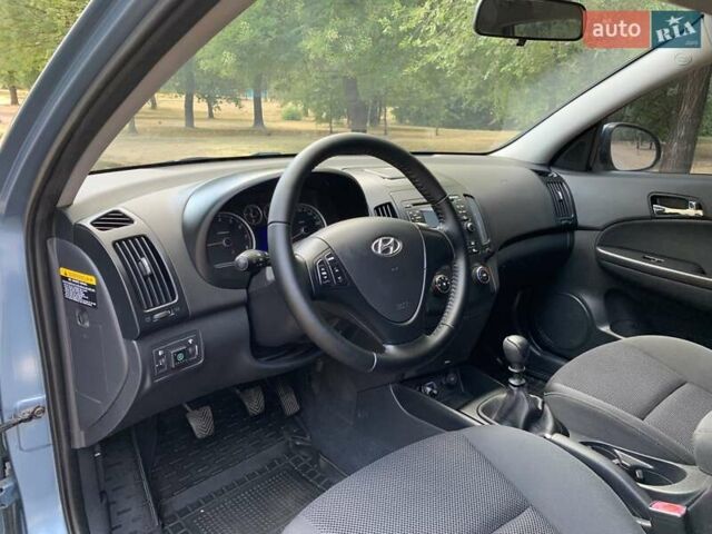 Синий Хендай i30, объемом двигателя 1.59 л и пробегом 230 тыс. км за 5800 $, фото 18 на Automoto.ua