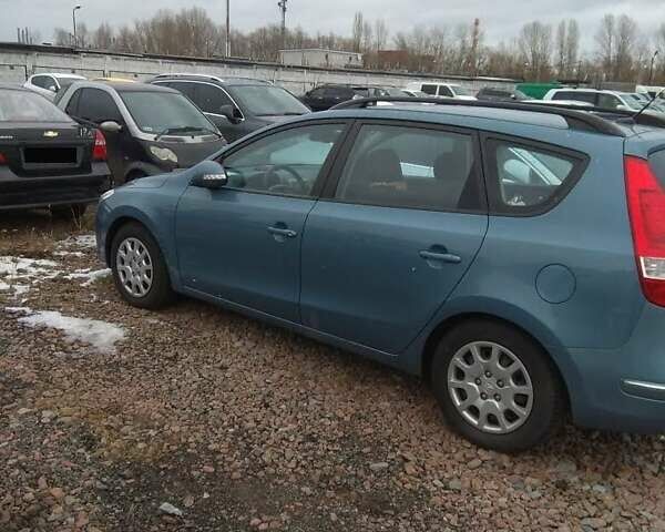 Синий Хендай i30, объемом двигателя 1.58 л и пробегом 208 тыс. км за 5810 $, фото 5 на Automoto.ua