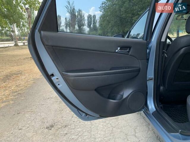 Синий Хендай i30, объемом двигателя 1.59 л и пробегом 230 тыс. км за 5800 $, фото 34 на Automoto.ua