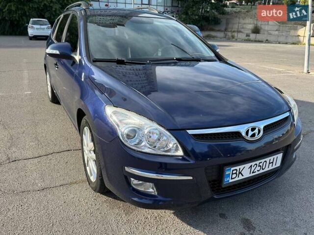 Синий Хендай i30, объемом двигателя 1.59 л и пробегом 253 тыс. км за 6100 $, фото 1 на Automoto.ua