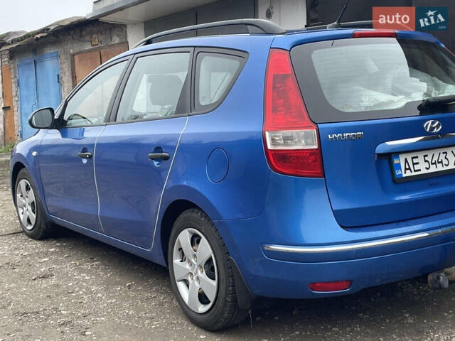 Синий Хендай i30, объемом двигателя 1.58 л и пробегом 283 тыс. км за 5300 $, фото 2 на Automoto.ua