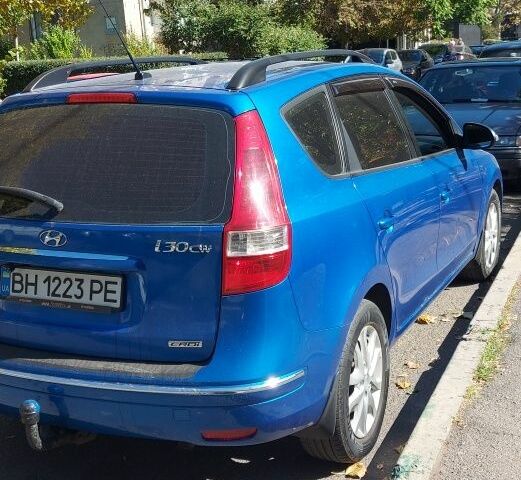 Синій Хендай i30, об'ємом двигуна 1.6 л та пробігом 285 тис. км за 7900 $, фото 2 на Automoto.ua