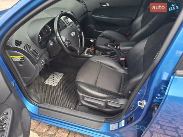 Синий Хендай i30, объемом двигателя 2 л и пробегом 270 тыс. км за 6600 $, фото 5 на Automoto.ua