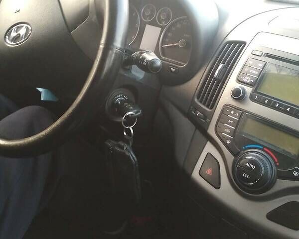 Синий Хендай i30, объемом двигателя 1.58 л и пробегом 208 тыс. км за 5810 $, фото 3 на Automoto.ua