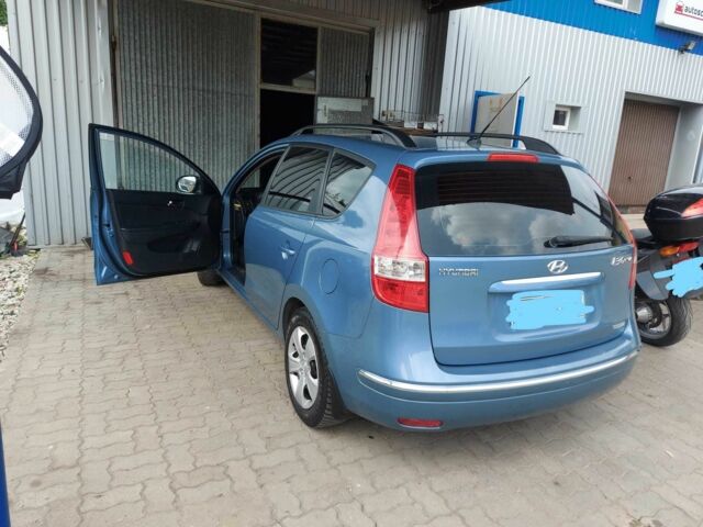 Синий Хендай i30, объемом двигателя 1.6 л и пробегом 295 тыс. км за 6200 $, фото 2 на Automoto.ua