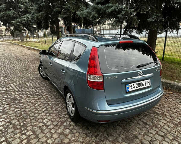 Синій Хендай i30, об'ємом двигуна 1.4 л та пробігом 225 тис. км за 6800 $, фото 4 на Automoto.ua