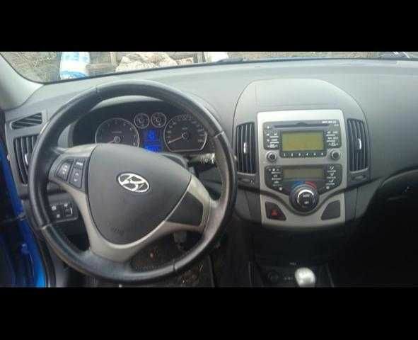 Синий Хендай i30, объемом двигателя 0 л и пробегом 205 тыс. км за 6300 $, фото 3 на Automoto.ua