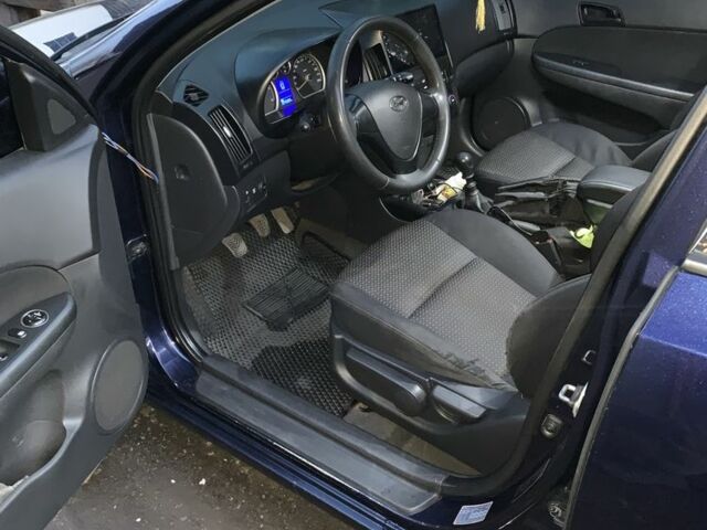 Синий Хендай i30, объемом двигателя 1.6 л и пробегом 212 тыс. км за 5500 $, фото 8 на Automoto.ua