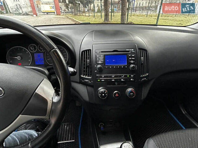 Синій Хендай i30, об'ємом двигуна 1.4 л та пробігом 225 тис. км за 6800 $, фото 13 на Automoto.ua