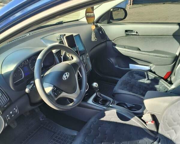 Синій Хендай i30, об'ємом двигуна 1.6 л та пробігом 250 тис. км за 6199 $, фото 6 на Automoto.ua