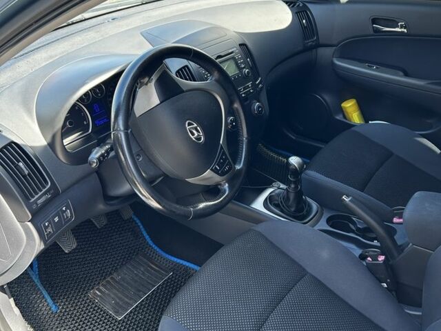 Синій Хендай i30, об'ємом двигуна 1.4 л та пробігом 230 тис. км за 6200 $, фото 9 на Automoto.ua