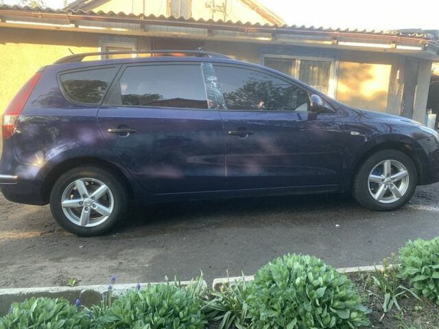 Синий Хендай i30, объемом двигателя 1.6 л и пробегом 212 тыс. км за 5500 $, фото 4 на Automoto.ua