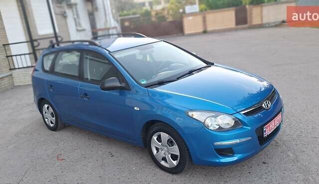 Синий Хендай i30, объемом двигателя 1.6 л и пробегом 220 тыс. км за 5900 $, фото 3 на Automoto.ua