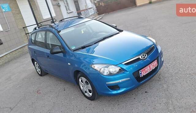 Синий Хендай i30, объемом двигателя 1.6 л и пробегом 220 тыс. км за 5900 $, фото 5 на Automoto.ua