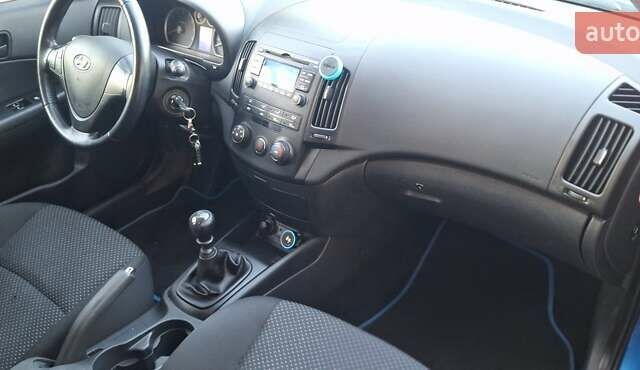 Синій Хендай i30, об'ємом двигуна 1.6 л та пробігом 220 тис. км за 5900 $, фото 13 на Automoto.ua