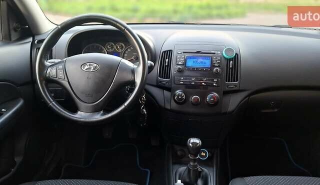 Синій Хендай i30, об'ємом двигуна 1.6 л та пробігом 220 тис. км за 5900 $, фото 17 на Automoto.ua