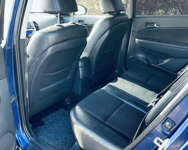 Синий Хендай i30, объемом двигателя 1.6 л и пробегом 116 тыс. км за 7500 $, фото 6 на Automoto.ua