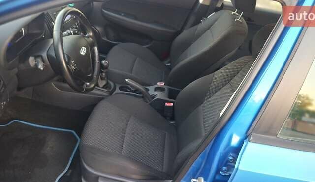 Синій Хендай i30, об'ємом двигуна 1.6 л та пробігом 220 тис. км за 5900 $, фото 14 на Automoto.ua