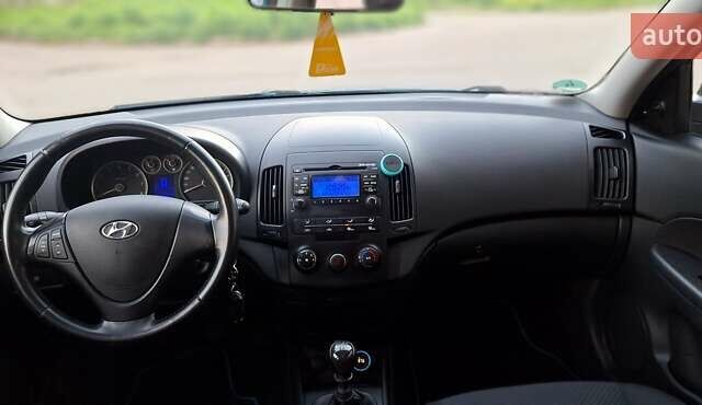 Синій Хендай i30, об'ємом двигуна 1.6 л та пробігом 220 тис. км за 6500 $, фото 22 на Automoto.ua