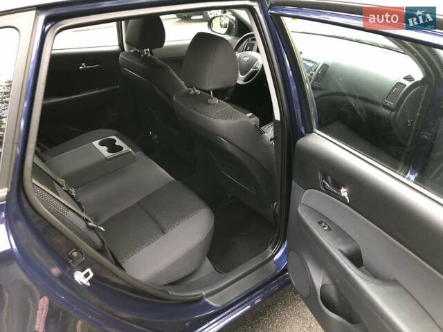 Синий Хендай i30, объемом двигателя 1.6 л и пробегом 230 тыс. км за 8100 $, фото 15 на Automoto.ua