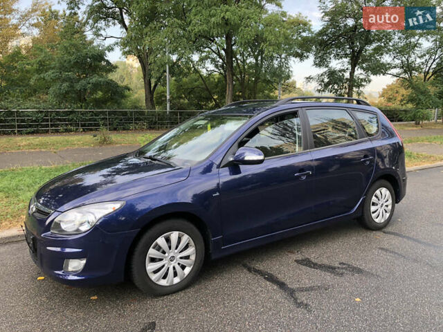 Синий Хендай i30, объемом двигателя 1.6 л и пробегом 230 тыс. км за 8100 $, фото 1 на Automoto.ua