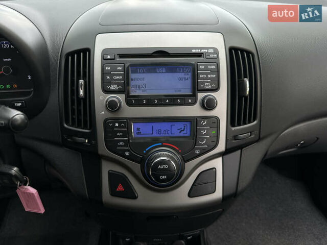 Синий Хендай i30, объемом двигателя 1.6 л и пробегом 209 тыс. км за 6900 $, фото 32 на Automoto.ua