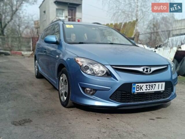 Синий Хендай i30, объемом двигателя 1.58 л и пробегом 169 тыс. км за 7000 $, фото 3 на Automoto.ua