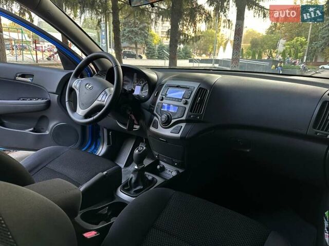 Синий Хендай i30, объемом двигателя 1.6 л и пробегом 208 тыс. км за 7699 $, фото 39 на Automoto.ua