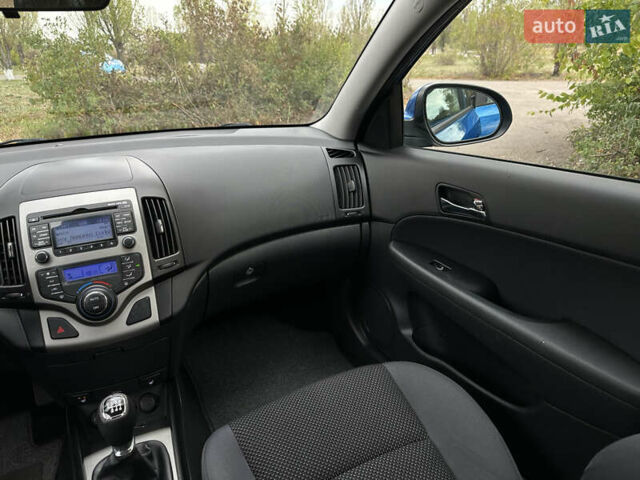 Синий Хендай i30, объемом двигателя 1.6 л и пробегом 209 тыс. км за 6900 $, фото 46 на Automoto.ua