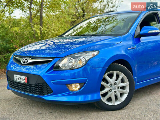 Синий Хендай i30, объемом двигателя 1.6 л и пробегом 209 тыс. км за 6900 $, фото 2 на Automoto.ua