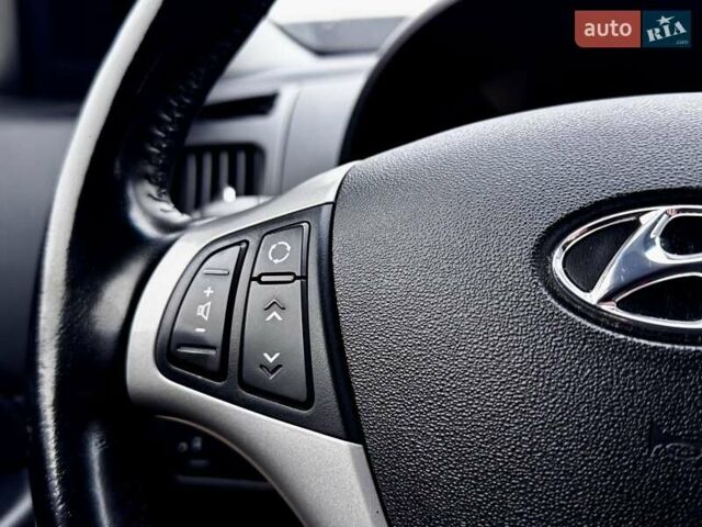 Синій Хендай i30, об'ємом двигуна 1.6 л та пробігом 216 тис. км за 7599 $, фото 32 на Automoto.ua