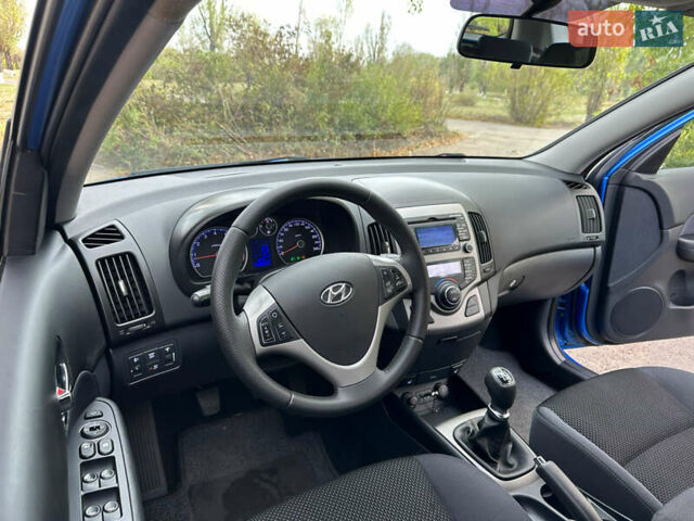 Синий Хендай i30, объемом двигателя 1.6 л и пробегом 209 тыс. км за 6900 $, фото 26 на Automoto.ua