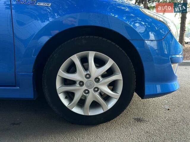 Синий Хендай i30, объемом двигателя 1.6 л и пробегом 208 тыс. км за 7699 $, фото 9 на Automoto.ua