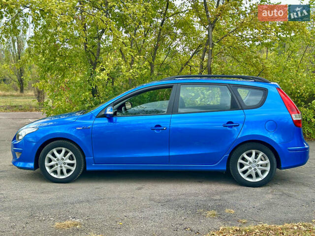 Синий Хендай i30, объемом двигателя 1.6 л и пробегом 209 тыс. км за 6900 $, фото 5 на Automoto.ua