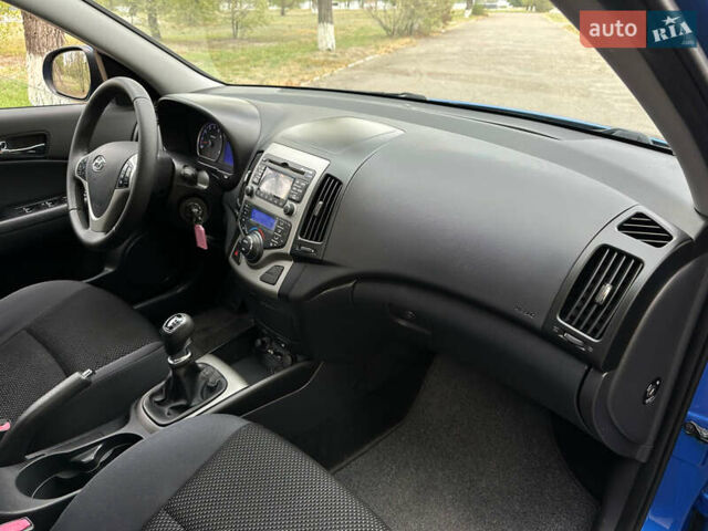 Синий Хендай i30, объемом двигателя 1.6 л и пробегом 209 тыс. км за 6900 $, фото 44 на Automoto.ua