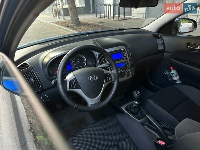 Синий Хендай i30, объемом двигателя 1.6 л и пробегом 208 тыс. км за 7699 $, фото 20 на Automoto.ua