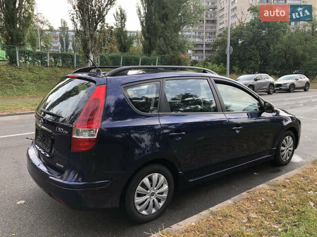 Синий Хендай i30, объемом двигателя 1.6 л и пробегом 230 тыс. км за 8100 $, фото 6 на Automoto.ua