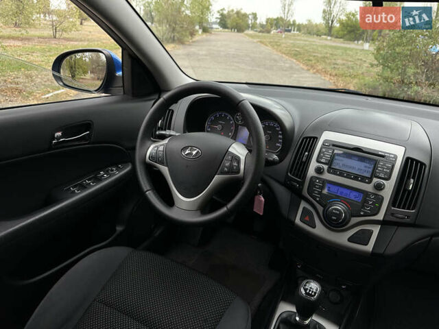 Синий Хендай i30, объемом двигателя 1.6 л и пробегом 209 тыс. км за 6900 $, фото 45 на Automoto.ua