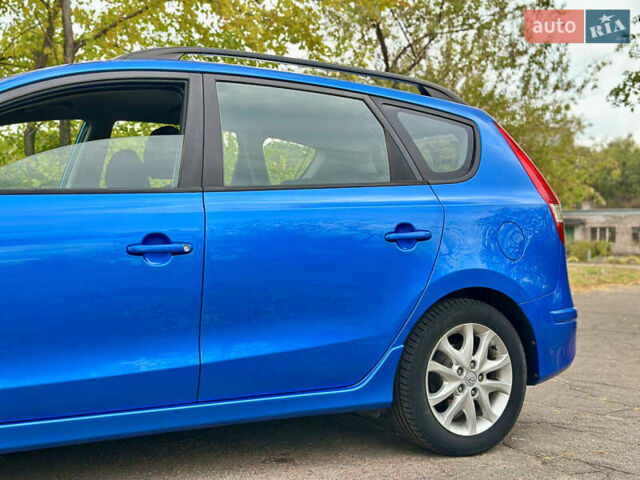 Синий Хендай i30, объемом двигателя 1.6 л и пробегом 209 тыс. км за 6900 $, фото 4 на Automoto.ua