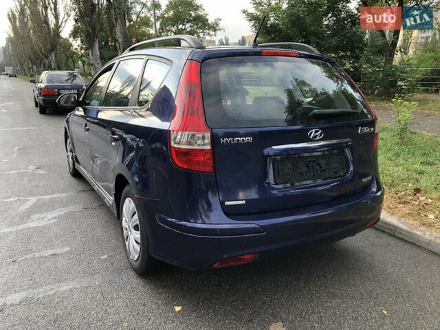 Синий Хендай i30, объемом двигателя 1.6 л и пробегом 230 тыс. км за 8100 $, фото 3 на Automoto.ua