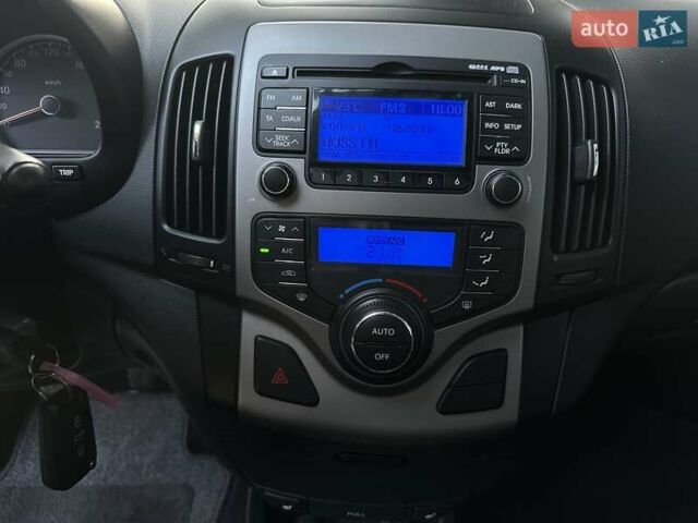 Синий Хендай i30, объемом двигателя 1.6 л и пробегом 208 тыс. км за 7699 $, фото 27 на Automoto.ua