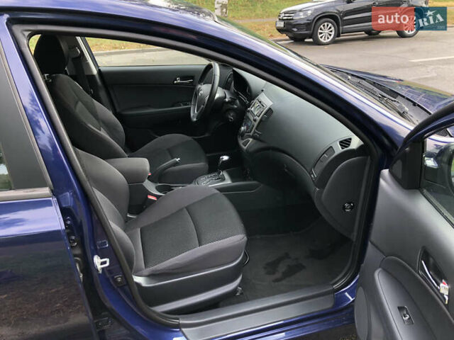 Синий Хендай i30, объемом двигателя 1.6 л и пробегом 230 тыс. км за 8100 $, фото 14 на Automoto.ua