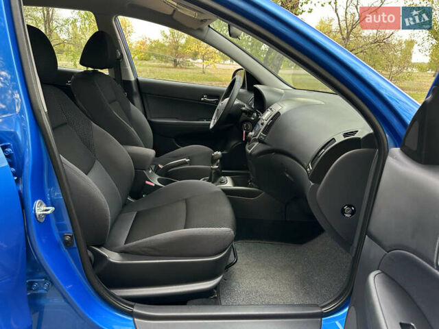 Синий Хендай i30, объемом двигателя 1.6 л и пробегом 209 тыс. км за 6900 $, фото 43 на Automoto.ua