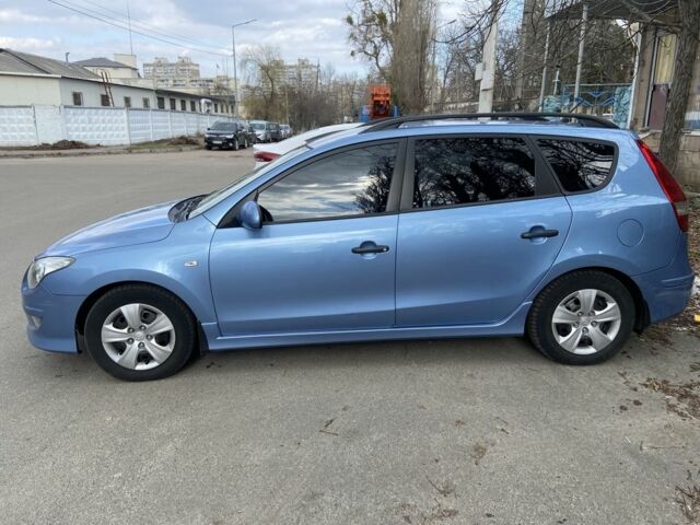 Синій Хендай i30, об'ємом двигуна 0.16 л та пробігом 315 тис. км за 6500 $, фото 1 на Automoto.ua