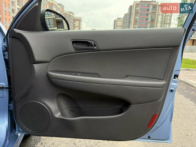 Синий Хендай i30, объемом двигателя 1.6 л и пробегом 180 тыс. км за 8800 $, фото 33 на Automoto.ua
