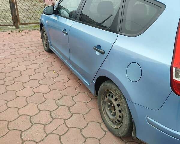Синий Хендай i30, объемом двигателя 1.58 л и пробегом 274 тыс. км за 6500 $, фото 4 на Automoto.ua