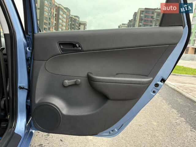 Синий Хендай i30, объемом двигателя 1.6 л и пробегом 180 тыс. км за 8722 $, фото 29 на Automoto.ua