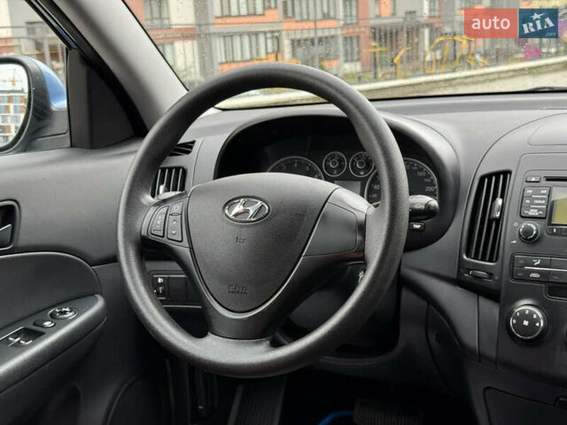 Синий Хендай i30, объемом двигателя 1.6 л и пробегом 180 тыс. км за 8722 $, фото 31 на Automoto.ua